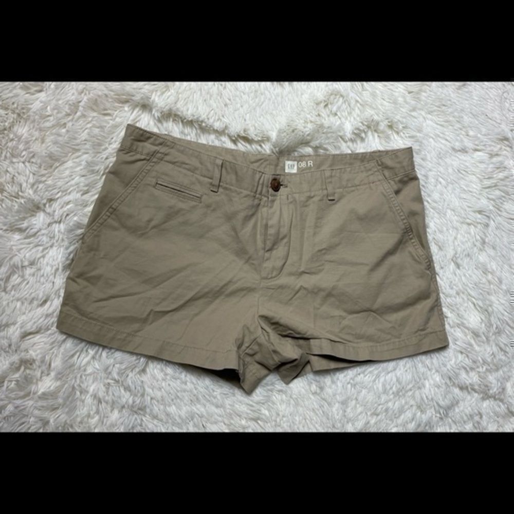 Women’s Khaki GAP shorts size 8 Regular